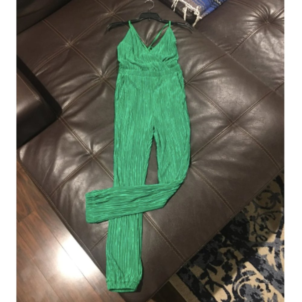 June & Hudson Green Pleated Jumpsuit - Picture 5 of 6